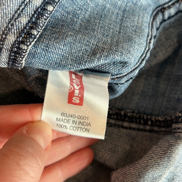 Vintage Levi’s - denim shirt, no size - Picture 5 of 10